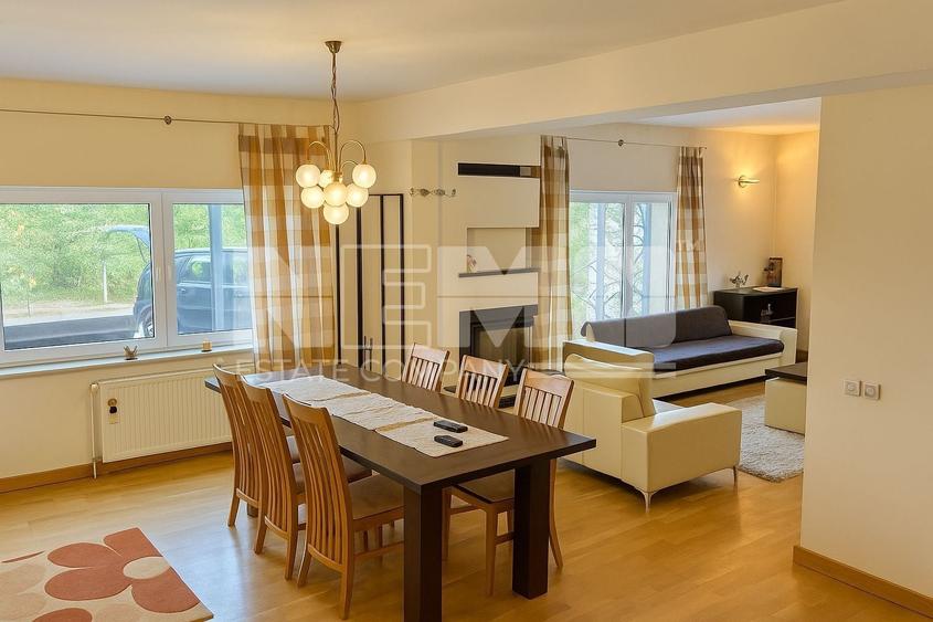 Duplex cu 6 camere cu Canalizare în Central