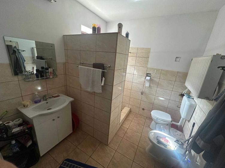 Casă cu 4 camere în Carei