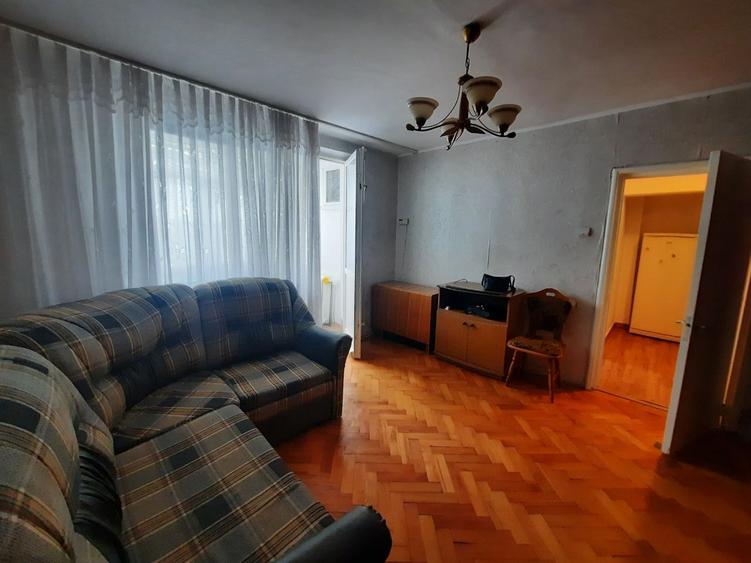 Apartament cu 3 camere semidecomandat în Dărmănești
