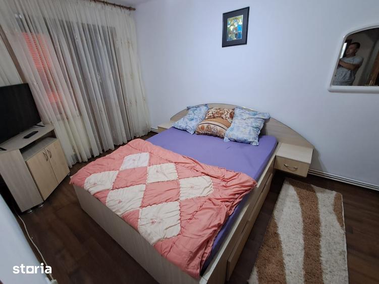 Apartament cu 3 camere decomandat în Lipovei