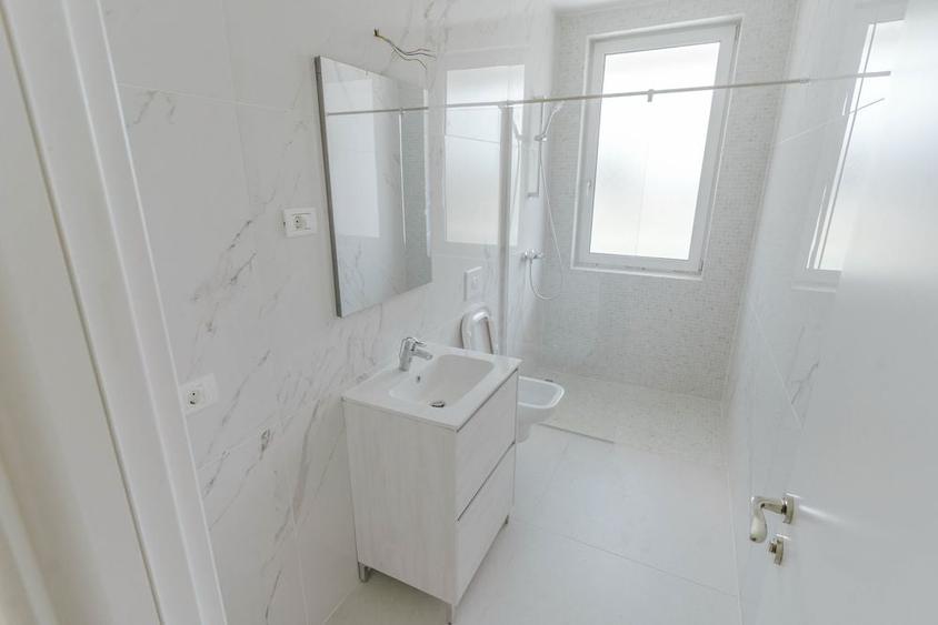Apartament cu 2 camere decomandat în Torontalului