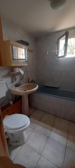 Apartament cu 4 camere semidecomandat în Rahova
