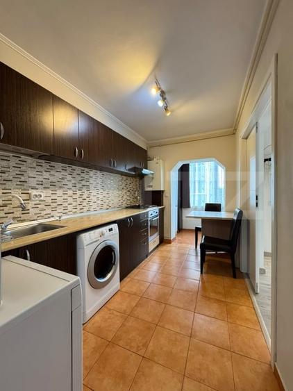 Apartament cu 3 camere semidecomandat, mobilat în Florești