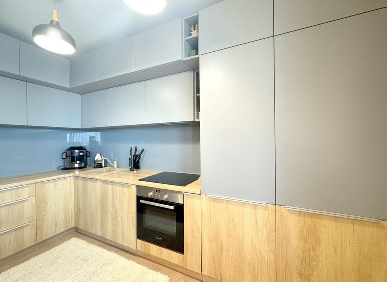 Apartament cu 2 camere semidecomandat, mobilat în Soarelui