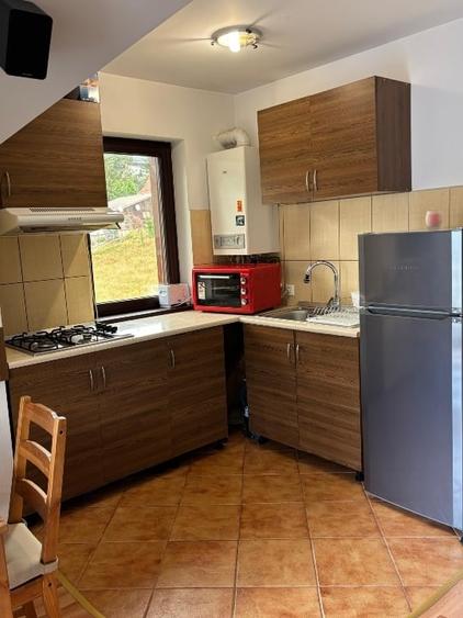 Apartament cu 2 camere decomandat, mobilat în Poiana Țapului