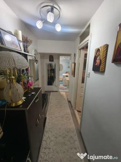 Apartament cu 2 camere decomandat în Siret