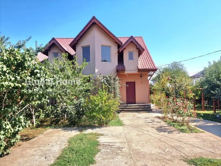 Casă cu 4 camere cu Teren 1094 Mp în 1 Decembrie