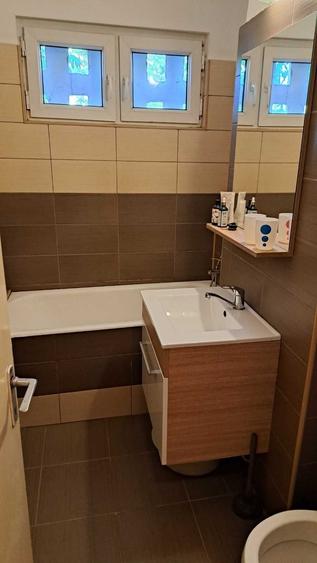 Apartament cu 3 camere semidecomandat în Dacia