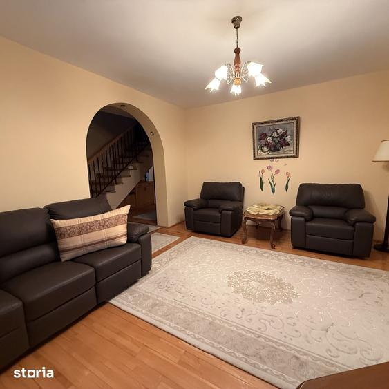 Casă cu 6 camere cu Teren 1850 Mp în Groși