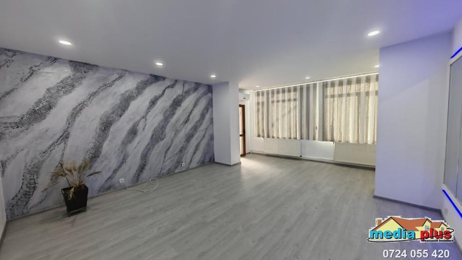 Casă individuală cu 5 camere cu Teren 686 Mp în Piața Centrală
