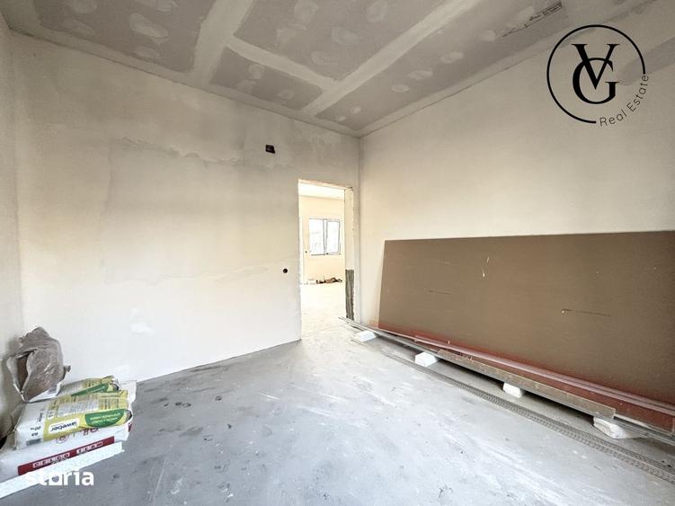 Casă cu 4 camere semidecomandat cu Teren 220 Mp în Central