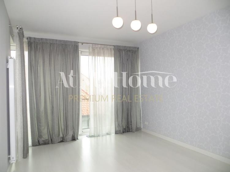 Apartament cu 4 camere decomandat, mobilat în Capitale