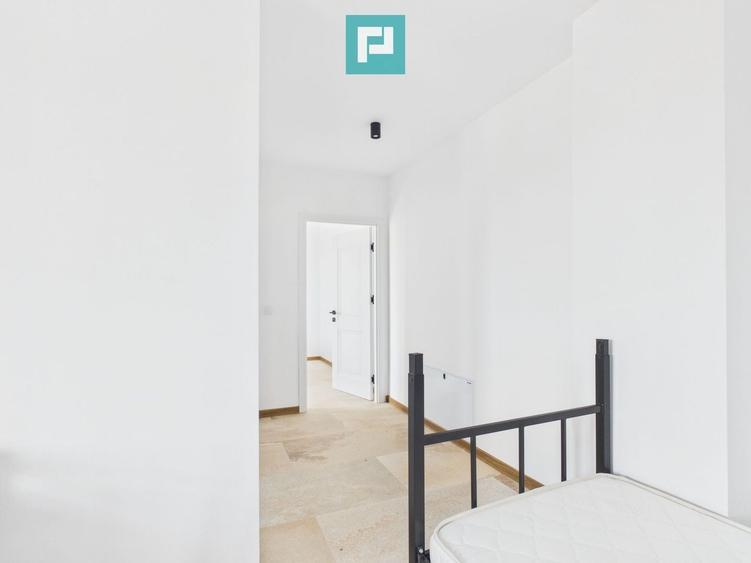Apartament cu 5 camere semidecomandat în Central