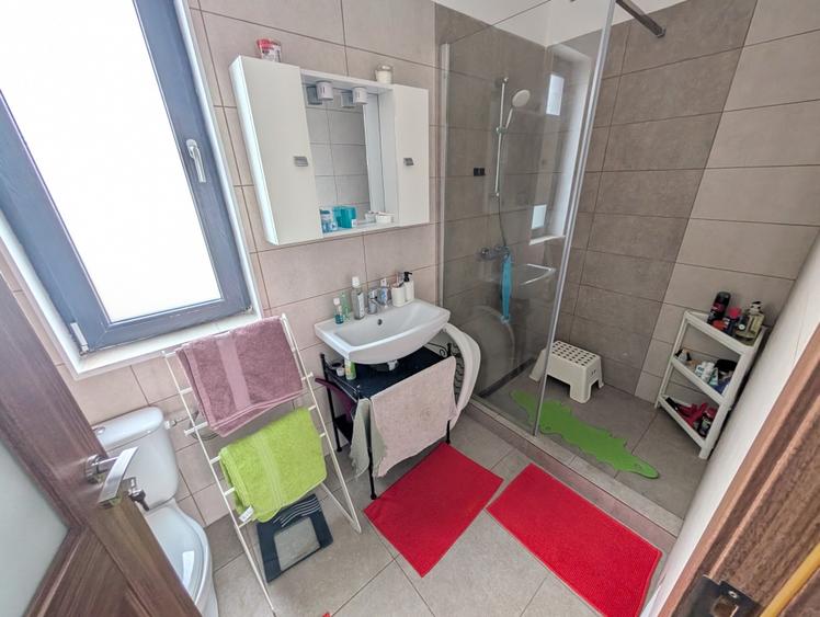 Casă individuală cu 4 camere cu Teren 233 Mp în Tunari