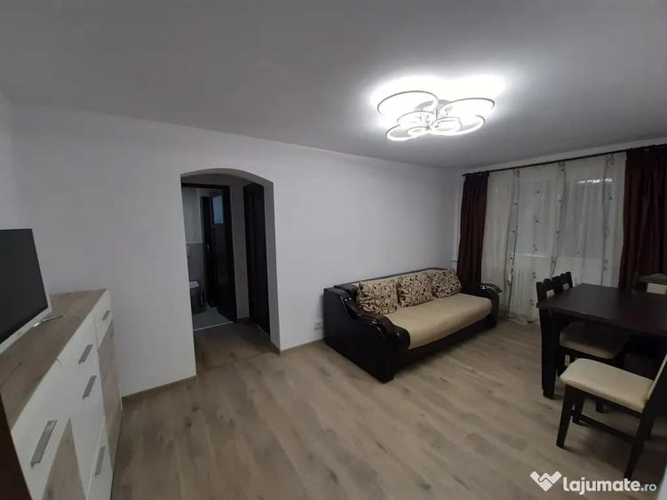 Apartament cu 2 camere semidecomandat în Podu Roș