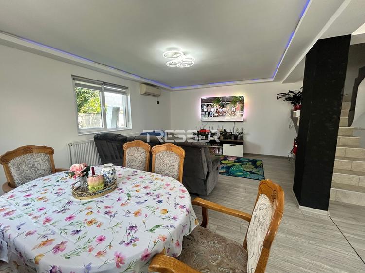 Casă cu 5 camere cu Canalizare în Lumina