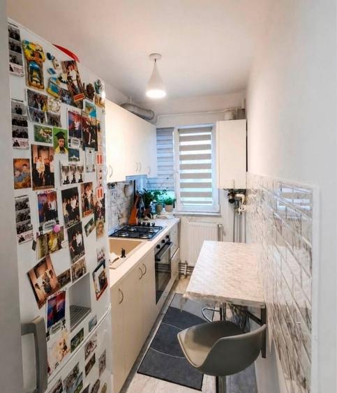 Apartament cu 2 camere semidecomandat în Craiovița Nouă