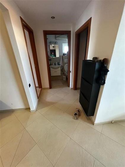 Apartament cu 3 camere semidecomandat, mobilat în Tineretului