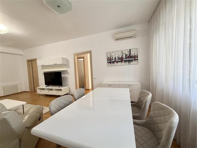 Apartament cu 3 camere decomandat, mobilat în Nordului