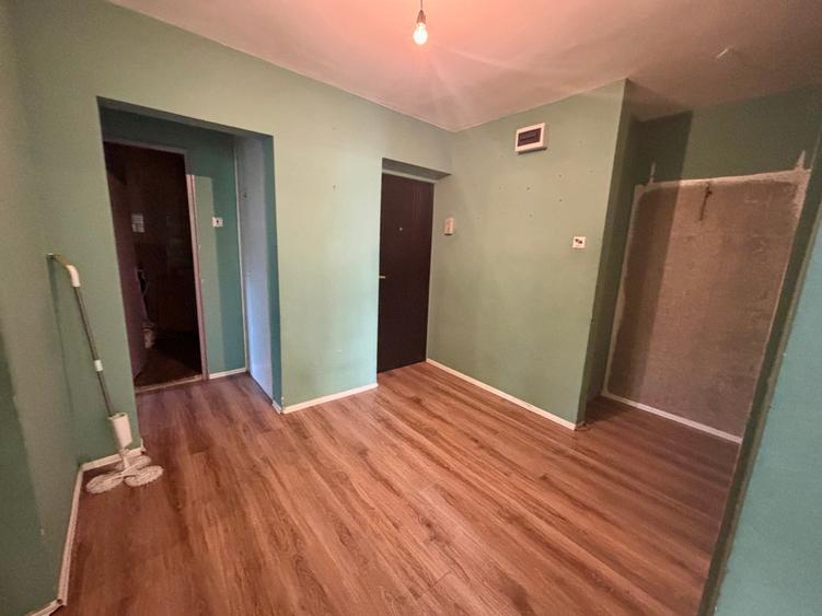 Apartament cu 4 camere decomandat în Iancului