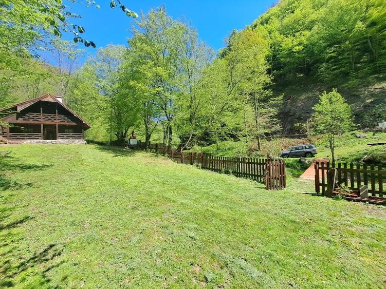 Casă cu 1 camere cu Teren 1490 Mp în Șugag
