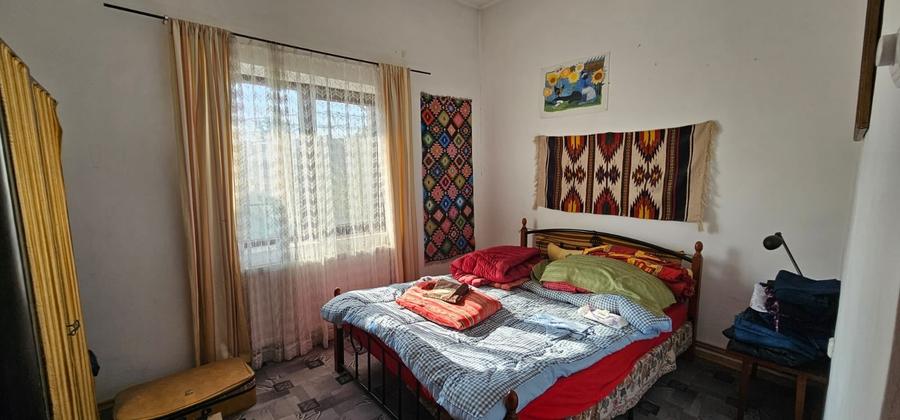Casă individuală cu 5 camere cu Canalizare în Moinești