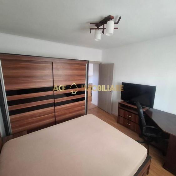 Apartament cu 3 camere semidecomandat, mobilat în Baba Novac