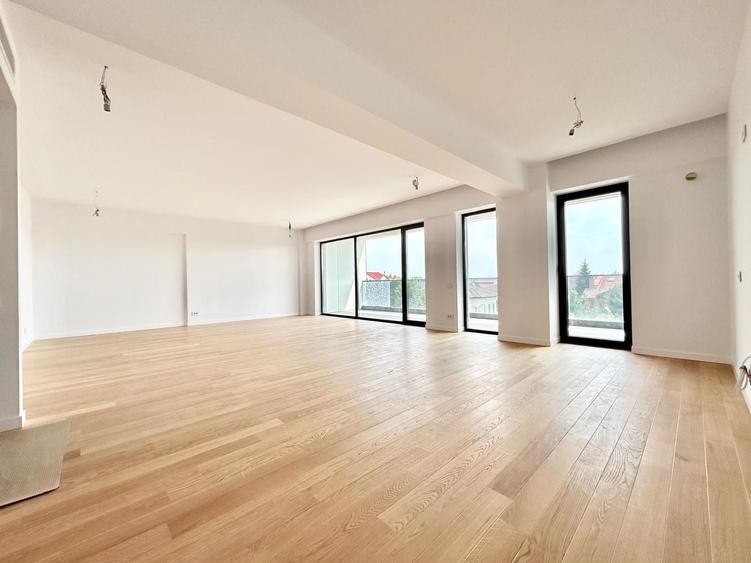 Apartament cu 4 camere decomandat în Iancu Nicolae