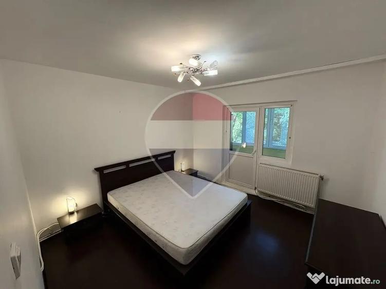 Apartament cu 4 camere semidecomandat în Traian