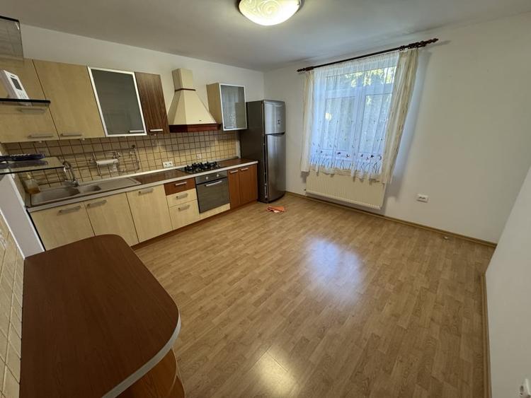 Casă individuală cu 5 camere cu Canalizare în Calea Moldovei