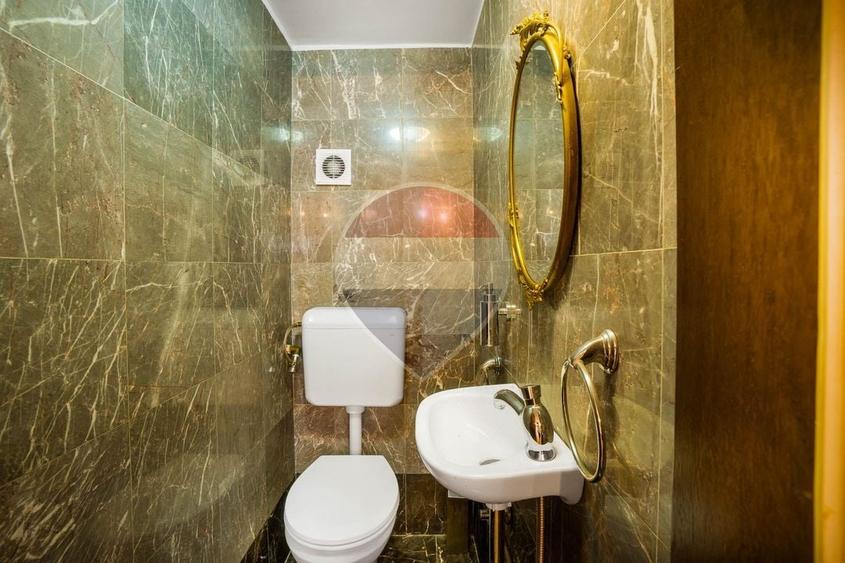 Casă individuală cu 8 camere cu Teren 164 Mp în Brașovul Vechi