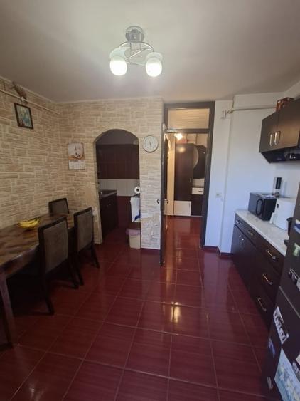Apartament cu 3 camere decomandat, mobilat în 1 Mai