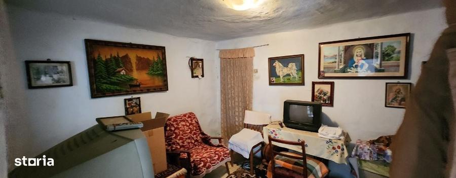 Casă cu 3 camere cu Teren 435 Mp în Florilor