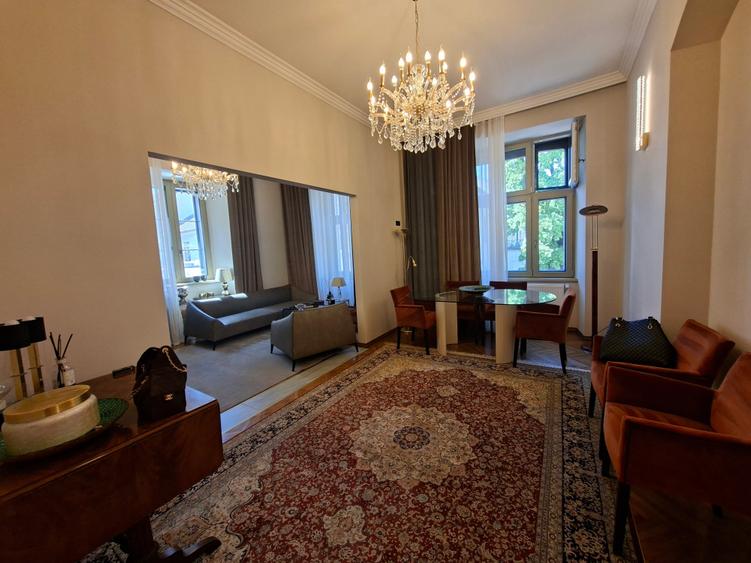 Apartament cu 3 camere semidecomandat, mobilat în Ultracentral