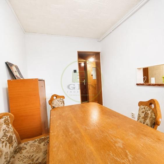 Apartament cu 3 camere decomandat, mobilat în Florilor