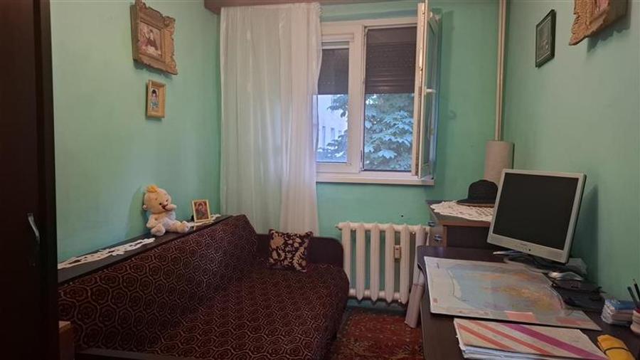 Apartament cu 3 camere decomandat în Sud