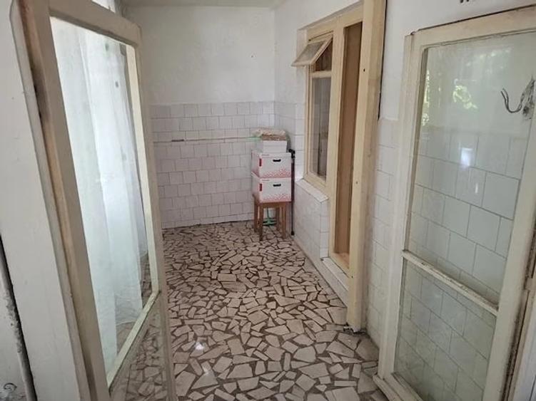 Garsonieră decomandată în Sud