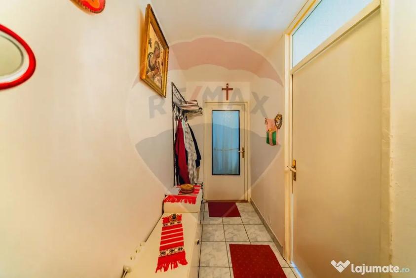 Apartament cu 2 camere semidecomandat, mobilat în Boul Roșu