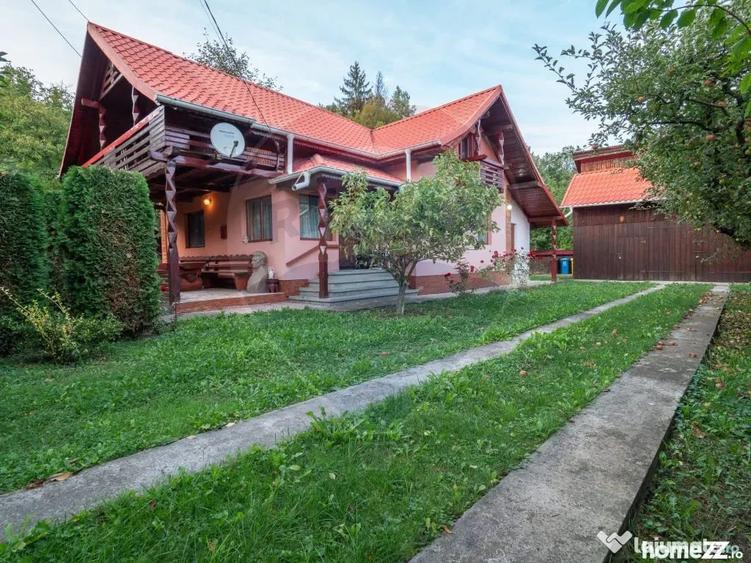 Casă cu 5 camere cu Teren 735 Mp în Sucevița