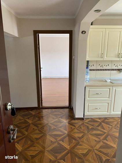 Apartament cu 3 camere decomandat în Micro 16