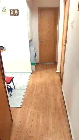 Apartament cu 4 camere decomandat în Lipovei
