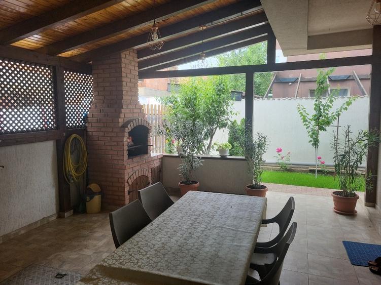 Casă cu 3 camere cu Canalizare în Central