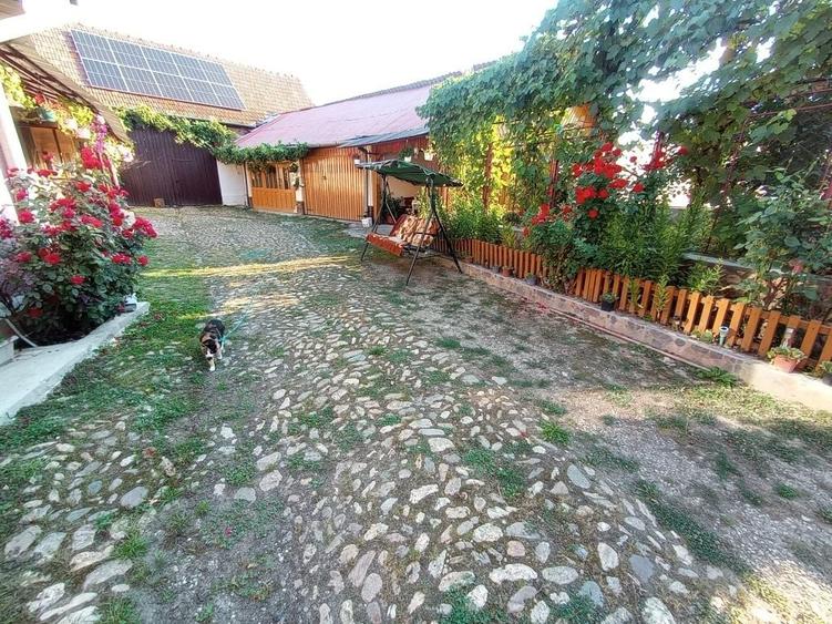 Casă cu 4 camere cu Teren 1060 Mp în Beriu