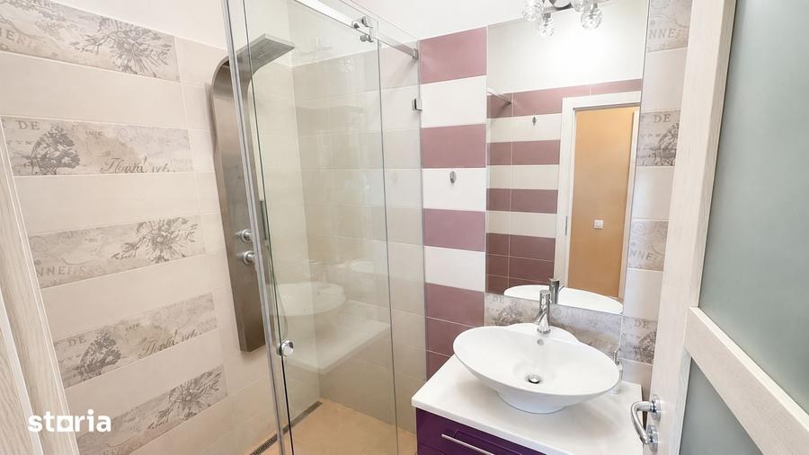 Apartament cu 3 camere în Intim