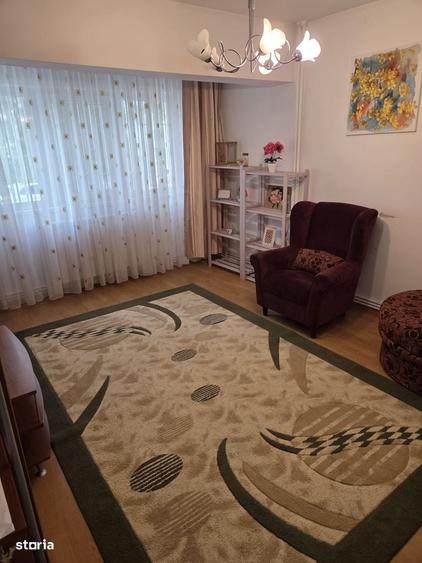 Tomis Nord-Calinescu, 2 camere decomandate, balcon, beci, liber, neg. - 2