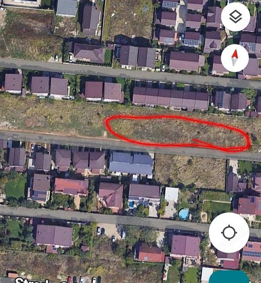 Teren de 2000 mp, în Roșu