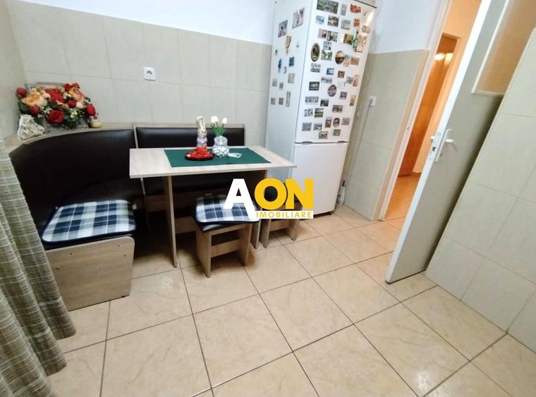 Apartament cu 3 camere decomandat, mobilat în Cetate