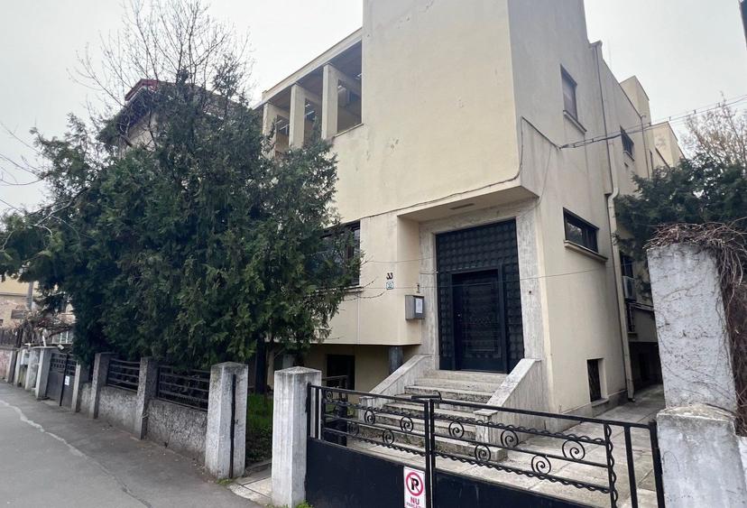 Casă individuală cu 12 camere cu Canalizare în Arcul de Triumf