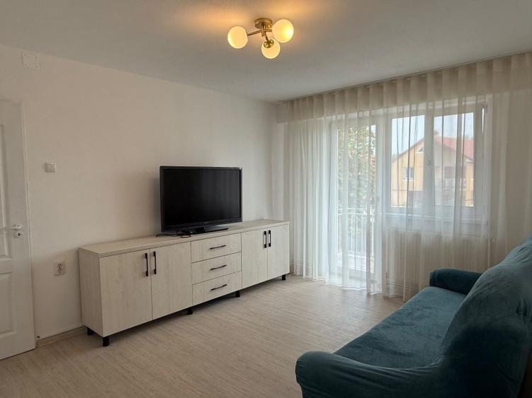 Apartament cu 3 camere semidecomandat în Central