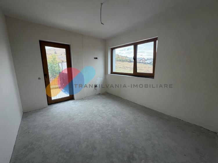 Casă individuală cu 4 camere cu Canalizare în Sânnicoară